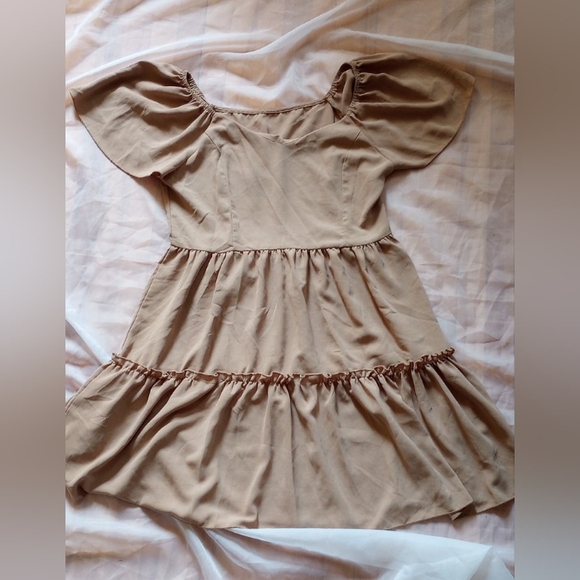 NWOT Large Elegant Beige Flutter Tiered Sleeve Dress - Picture 2 of 6